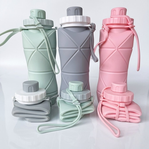 Bouteille en silicone pliable